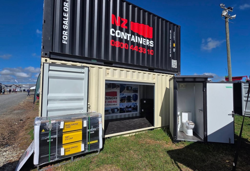 container-display-1382×949
